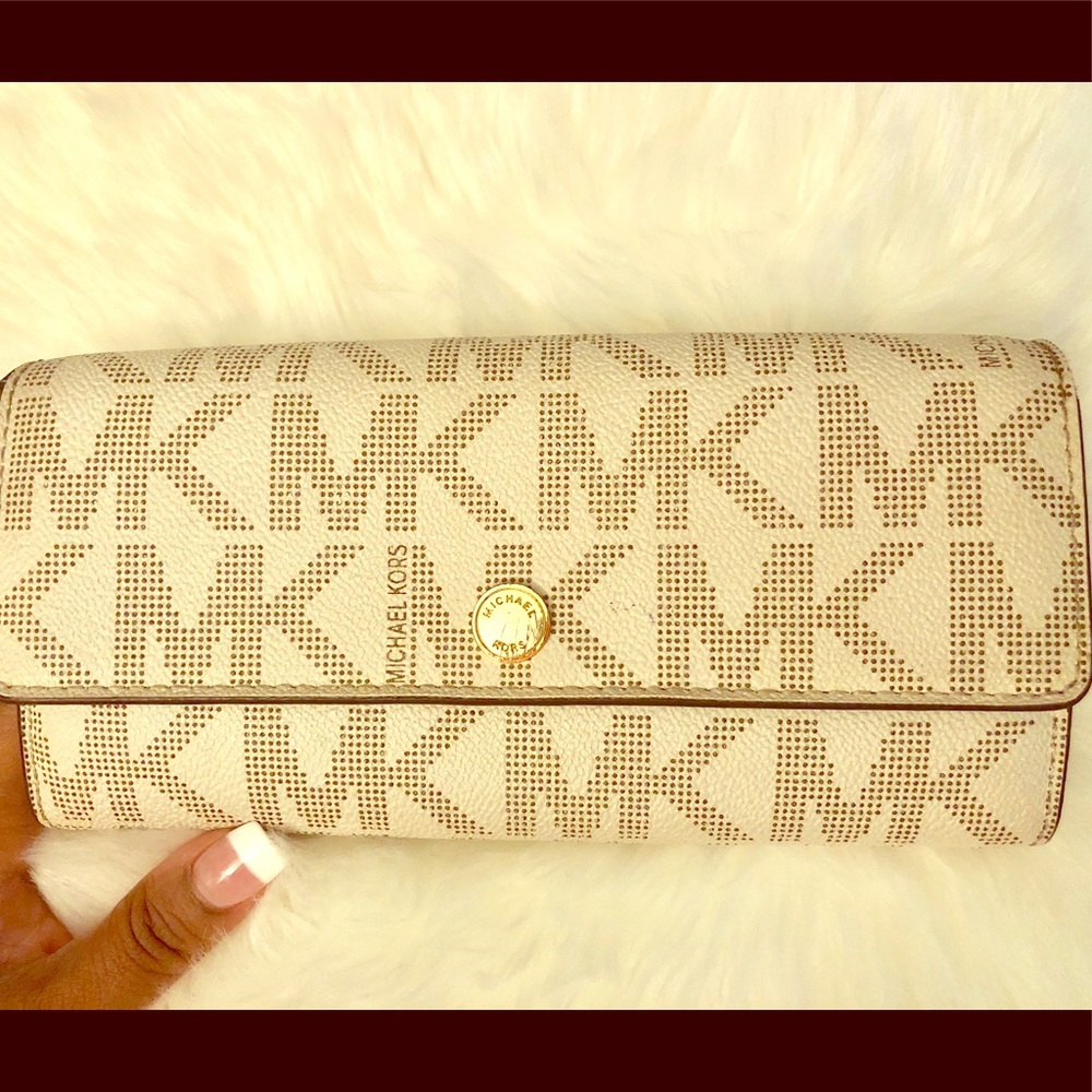 MK wallet.